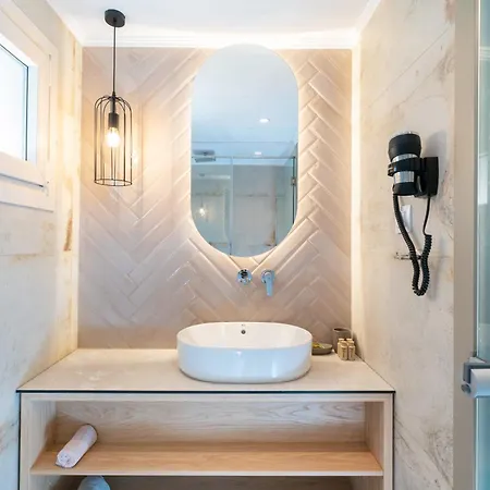 Iliorama Luxury Suites *