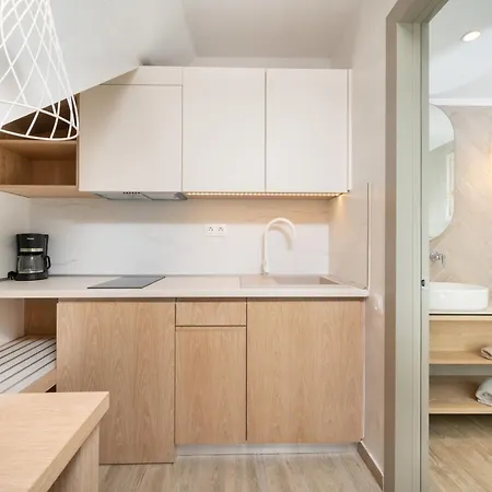 Iliorama Luxury Suites Aparthotel 4*