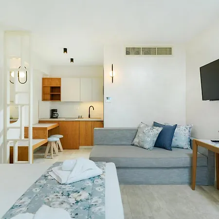 Iliorama Luxury Suites 4*